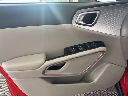 Certified 2025 Kia Soul LX w/ LX Technology Package image 18