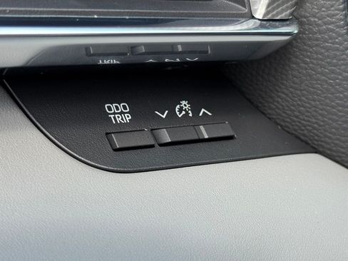 Used 2025 Toyota Highlander Platinum AWD/4WD image 22