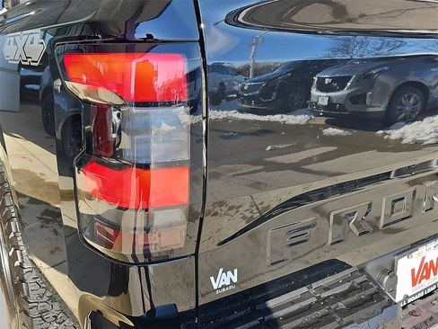 Used 2024 Nissan Frontier SV image 32