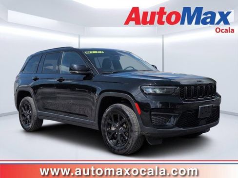 Used 2024 Jeep Grand Cherokee Altitude AWD/4WD image 1