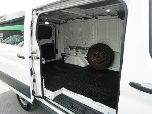 Used 2018 Ford Transit 250 130 Low Roof RWD image 5