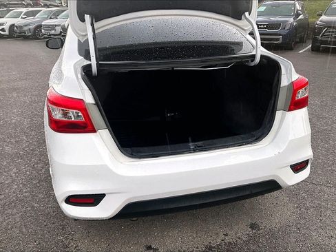 Used 2019 Nissan Sentra SV w/ Special Edition Package FWD image 4