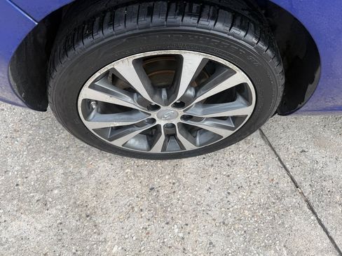 Used 2019 Hyundai Elantra GT FWD image 11