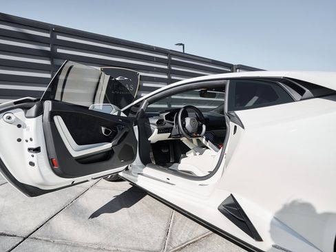 Used 2022 Lamborghini Huracan EVO image 30