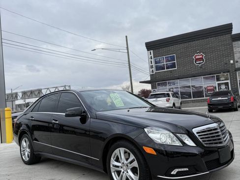 Used 2010 Mercedes-Benz E 350 4MATIC Sedan image 1