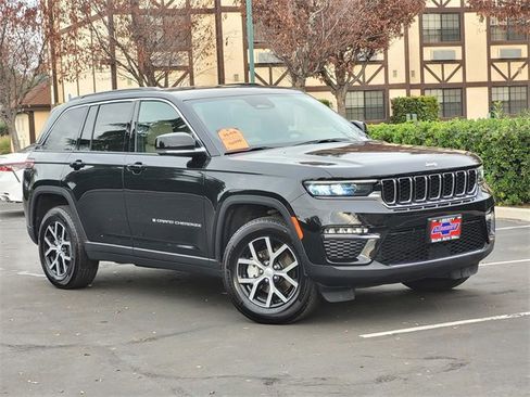 Used 2024 Jeep Grand Cherokee Limited image 2