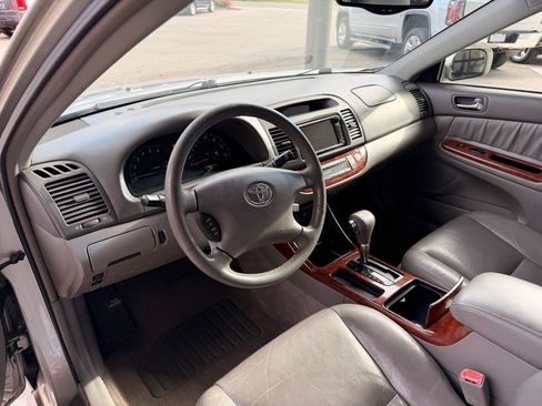 Used 2004 Toyota Camry LE image 9