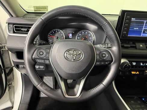 Used 2019 Toyota RAV4 XLE AWD/4WD image 17