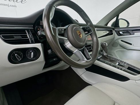 Used 2021 Porsche Macan S AWD/4WD image 7