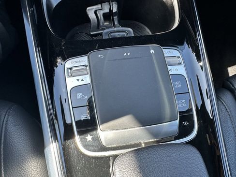 Used 2020 Mercedes-Benz GLB 250 4MATIC w/ Premium Package image 15