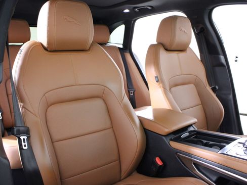 Used 2023 Jaguar F-PACE R-Dynamic S image 18