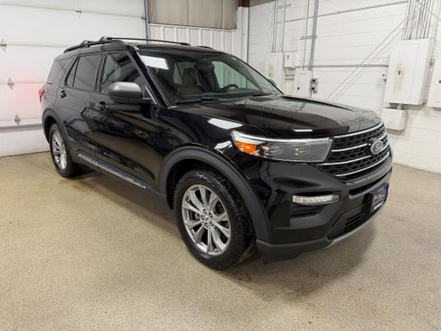 Certified 2020 Ford Explorer XLT w/ Equipment Group 202A image 4