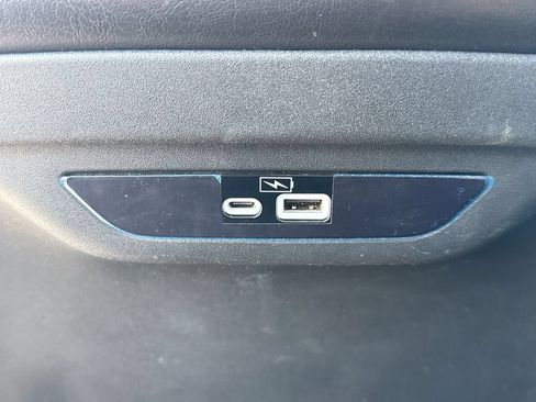 Used 2023 Chrysler Pacifica Touring-L FWD image 23