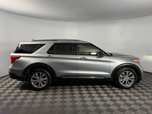 Used 2023 Ford Explorer Limited w/ Equipment Group 301A RWD image 4