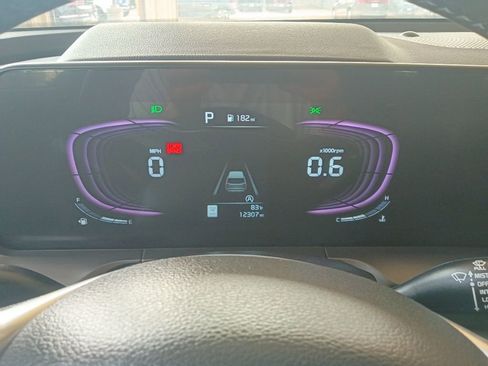 Used 2025 Kia Telluride S FWD image 2