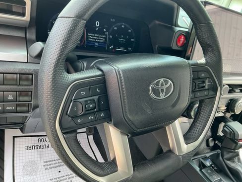 Used 2025 Toyota Tacoma 4x4 Double Cab image 27