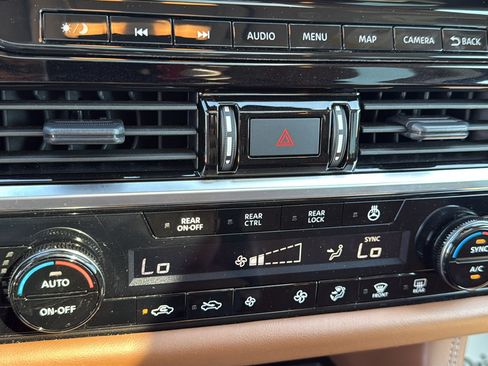 Certified 2024 Nissan Pathfinder Platinum w/ Black Appearance Package AWD/4WD image 16
