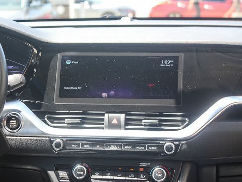 Used 2022 Kia Niro Touring Special Edition FWD image 18
