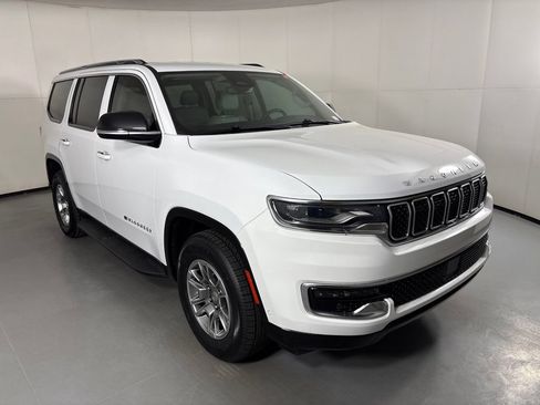 Used 2023 Jeep Wagoneer 2WD image 2