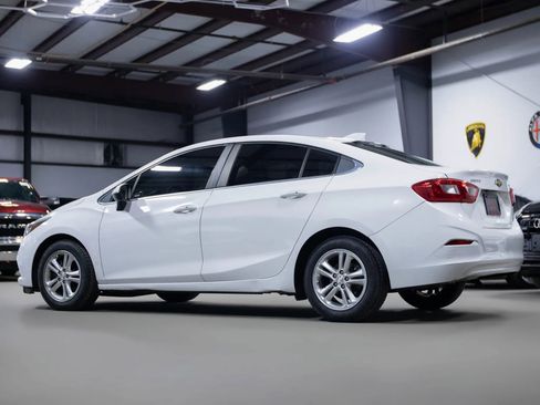 Used 2017 Chevrolet Cruze LT w/ Convenience Package image 17