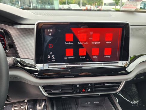 Certified 2025 Volkswagen Atlas Peak Edition SE AWD/4WD image 28