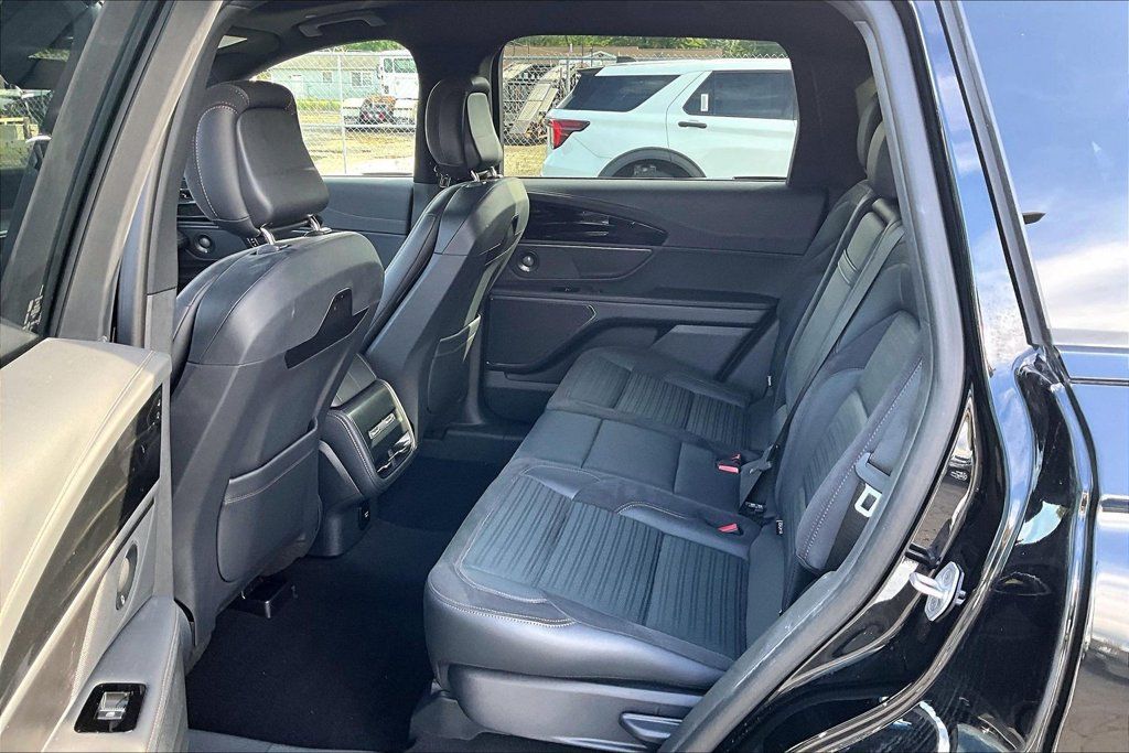 Used 2024 Lincoln Nautilus Reserve w/ Equipment Group 202A AWD/4WD image 11