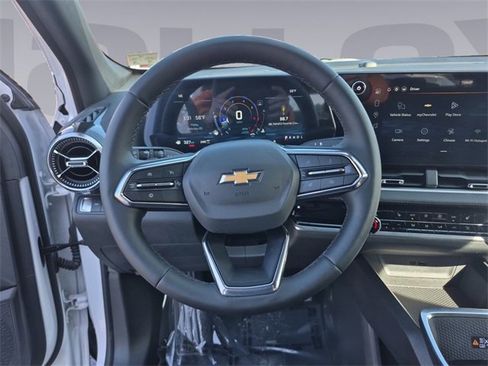 Used 2026 Chevrolet Equinox LT w/ Convenience Package II image 13