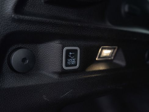 Used 2023 Jeep Grand Cherokee L Limited w/ Luxury Tech Group II image 10