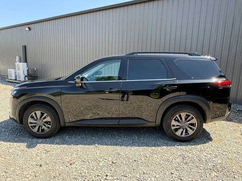 Used 2025 Nissan Pathfinder SV FWD image 10
