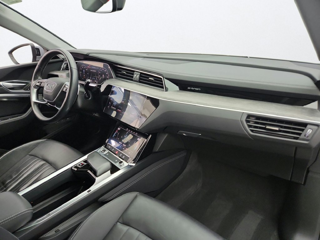 Used 2022 Audi e-tron Premium AWD/4WD image 30