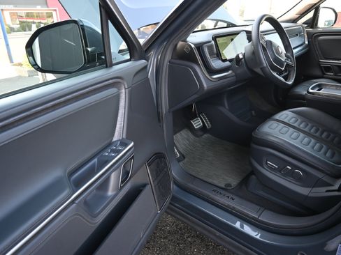 Used 2023 Rivian R1T Adventure image 25