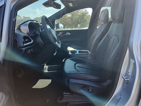 New 2026 Chrysler Pacifica Select image 29