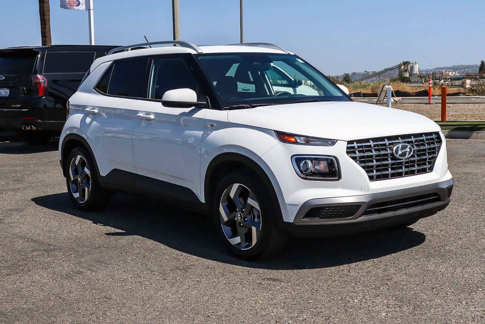 Used 2024 Hyundai Venue SEL FWD image 3