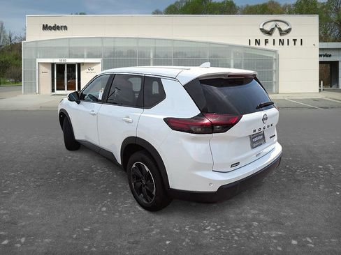 Used 2024 Nissan Rogue SV AWD/4WD image 5
