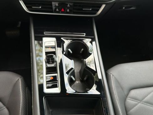 Certified 2024 Volkswagen Atlas Cross Sport SE w/ Panoramic Sunroof Package FWD image 19