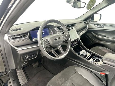 Used 2023 Jeep Grand Cherokee Altitude image 20