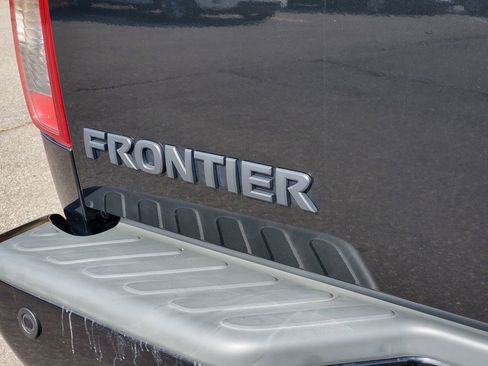 Used 2020 Nissan Frontier SV w/ Midnight Edition Floor Mats image 6