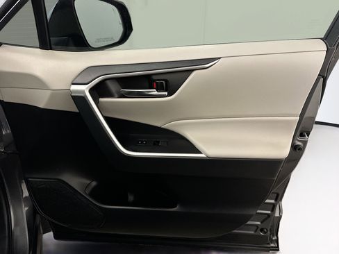 Used 2022 Toyota RAV4 XLE image 35