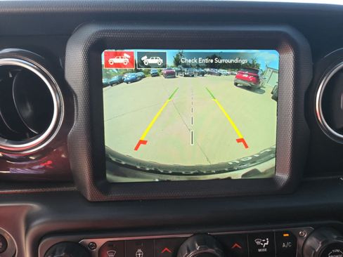 Used 2021 Jeep Wrangler Unlimited Rubicon w/ Trailer Tow Package AWD/4WD image 18