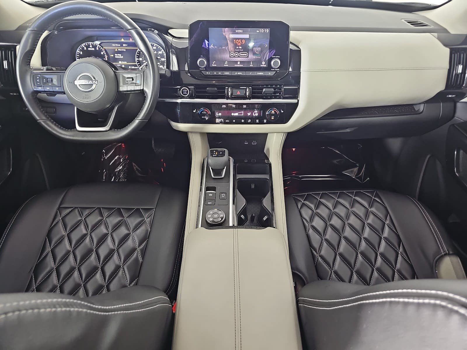 Used 2022 Nissan Pathfinder SV w/ SV Black Package AWD/4WD image 11