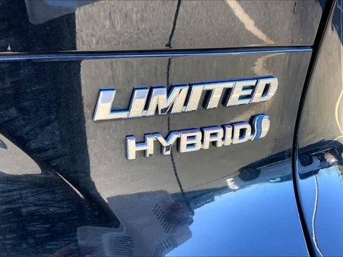 Used 2022 Toyota Venza Limited image 9