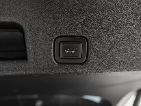 Used 2024 Chevrolet Traverse LT image 43