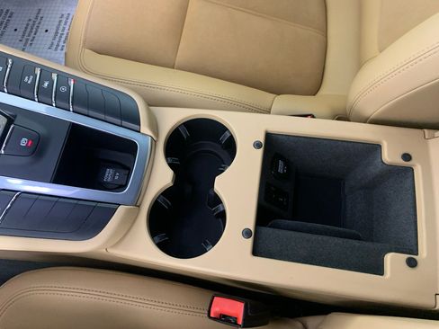 Used 2018 Porsche Macan image 30