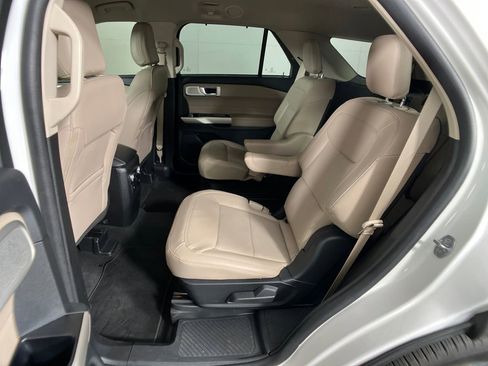 Certified 2022 Ford Explorer Limited w/ Limited Technology Package image 31