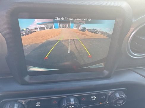 Used 2023 Jeep Wrangler Sahara image 36