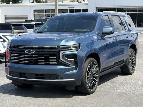 Used 2025 Chevrolet Tahoe High Country AWD/4WD image 5