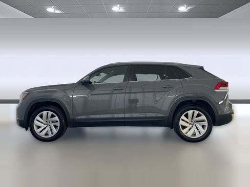 Certified 2022 Volkswagen Atlas Cross Sport SE image 2