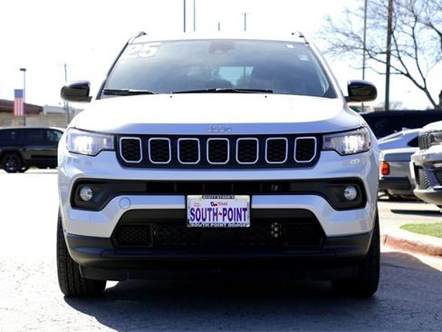 Used 2025 Jeep Compass Latitude image 8