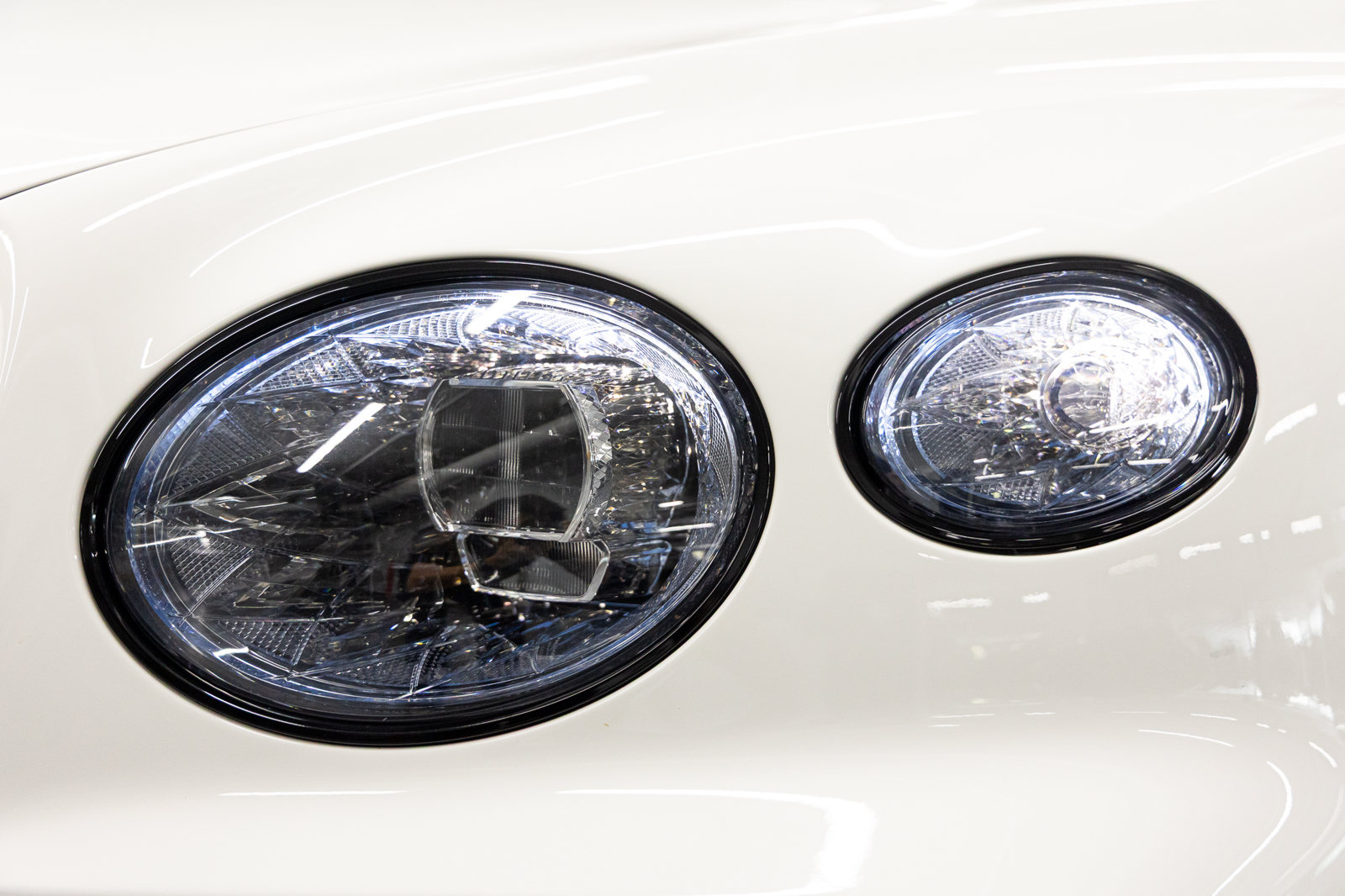 Used 2023 Bentley Bentayga AWD/4WD image 12
