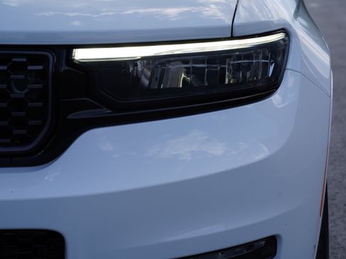 Used 2024 Jeep Grand Cherokee L Summit AWD/4WD image 16